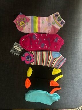 6 Pair New Women’s Socks